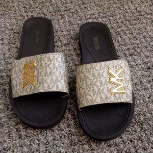 Michael Kors like new Sandals size 8